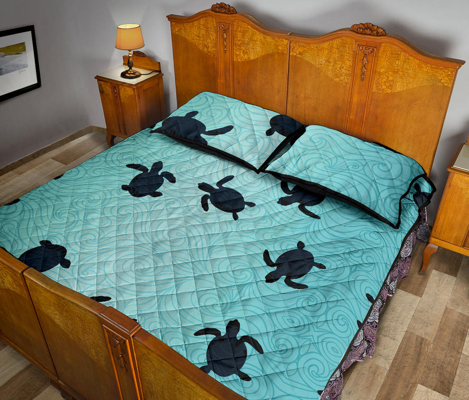 Sea turtle with blue ocean backgroud Quilt Bed Set