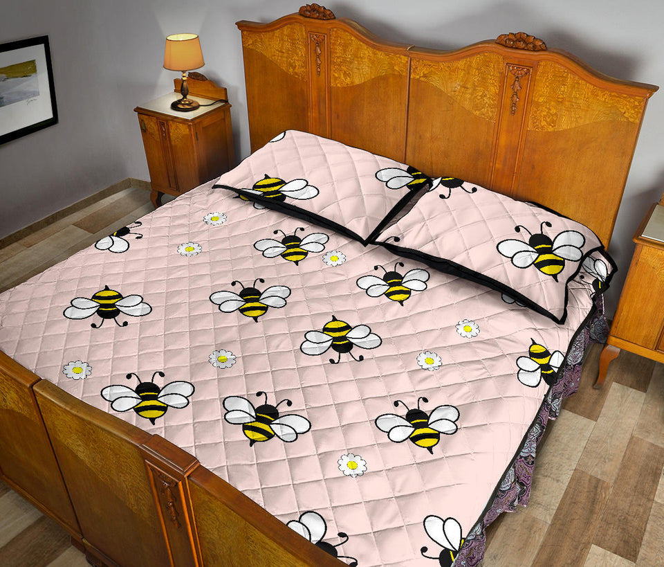 Cute bee flower pattern pink background Quilt Bed Set
