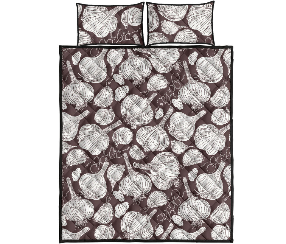 Garlic bulb dark background Quilt Bed Set