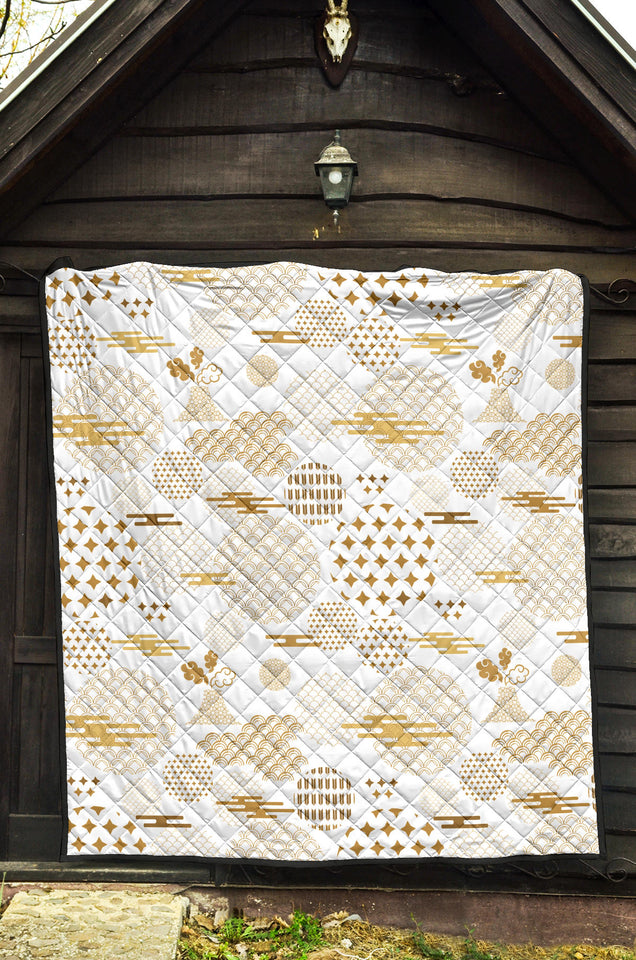 Beautiful Gold Japanese Pattern Premium Quilt