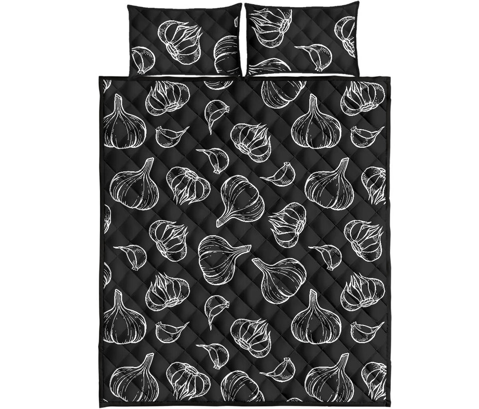 Garlic pattern black background Quilt Bed Set