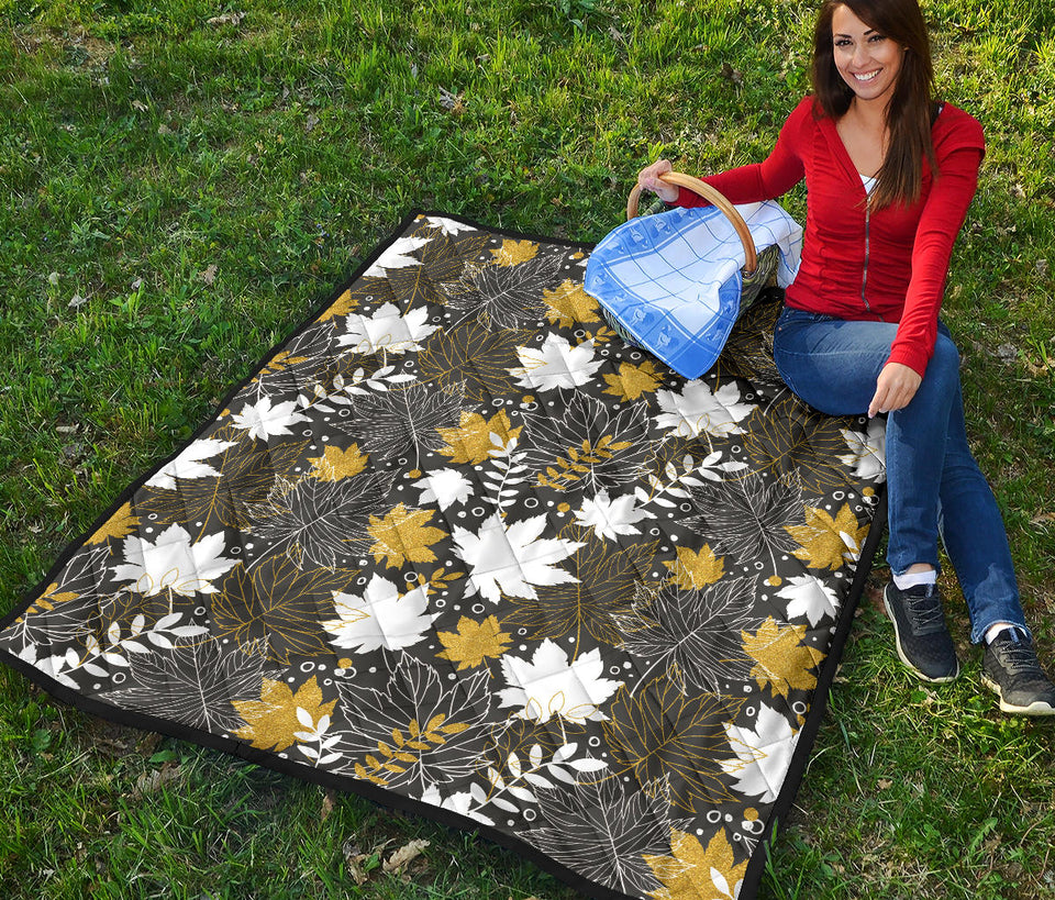 Beautiful Gold Autumn Maple Leaf Pattern Premium Quilt