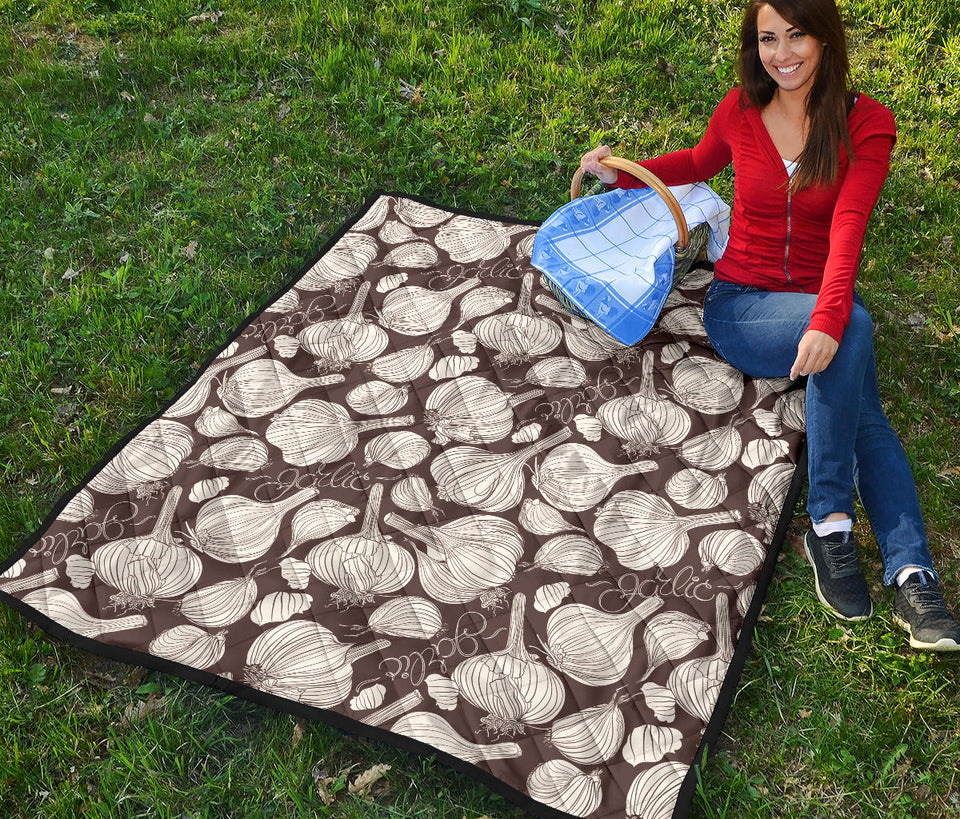 Garlic Bulb Dark Background Premium Quilt