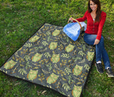 Cute Owls Leaves Pattern Premium Quilt