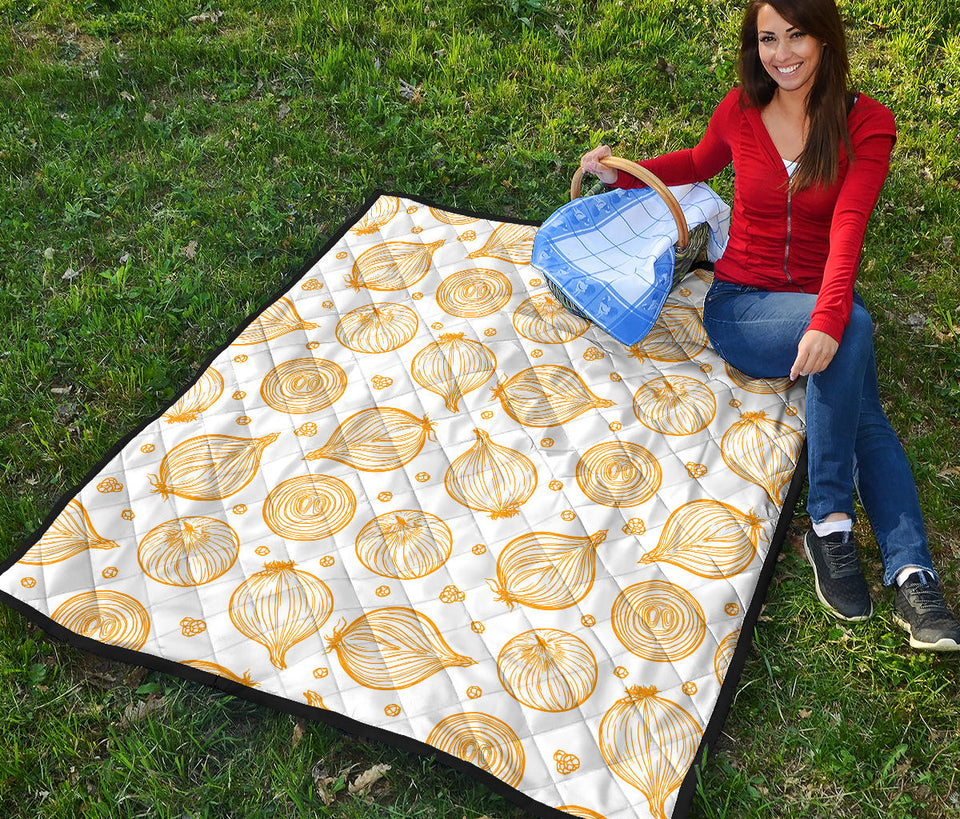 Hand Drawn Onion Pattern Premium Quilt