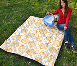 Hand Drawn Onion Pattern Premium Quilt
