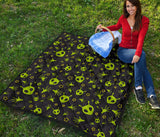 Alien Pattern Print Design 02 Premium Quilt
