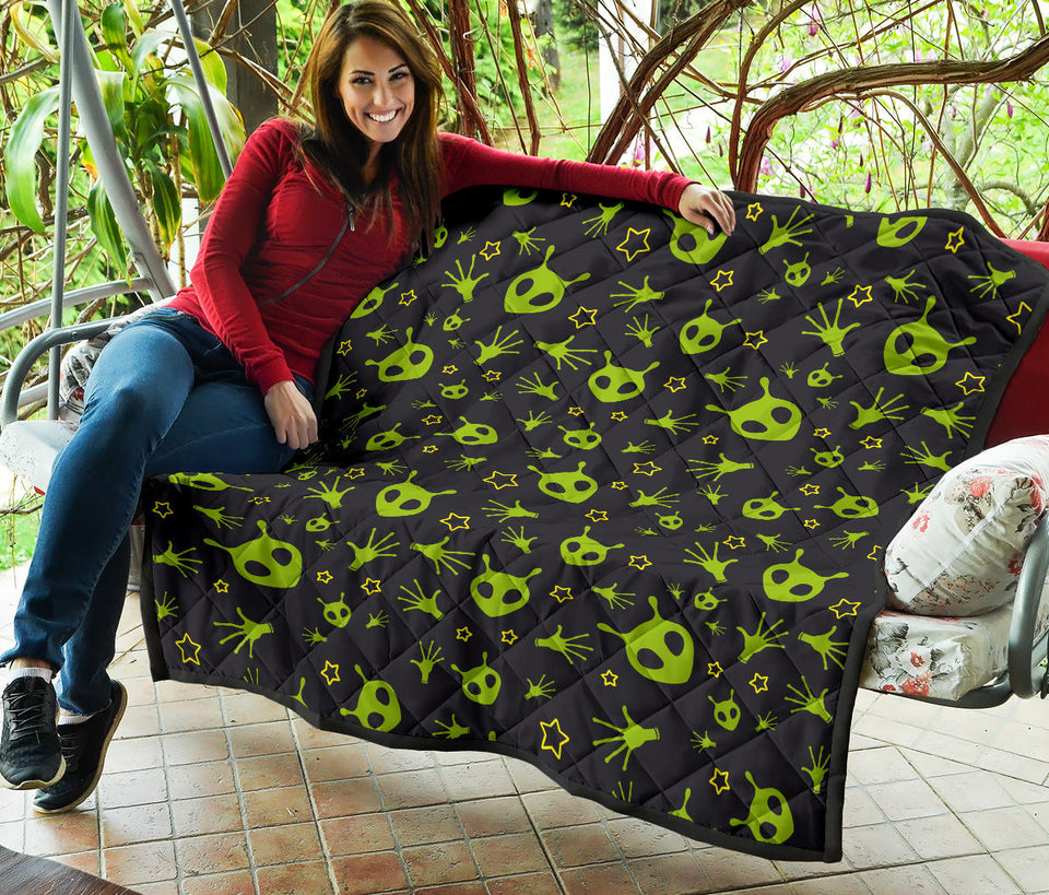 Alien Pattern Print Design 02 Premium Quilt