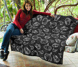 Garlic Pattern Black Background Premium Quilt