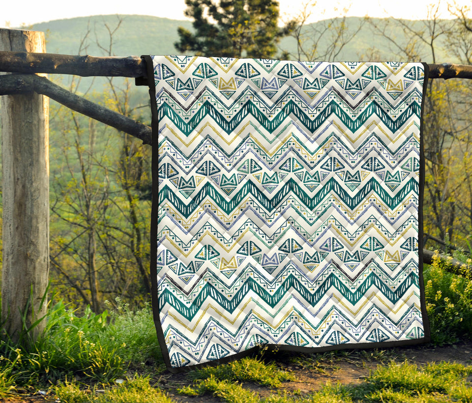 Zigzag  Chevron Paint Design Pattern Premium Quilt