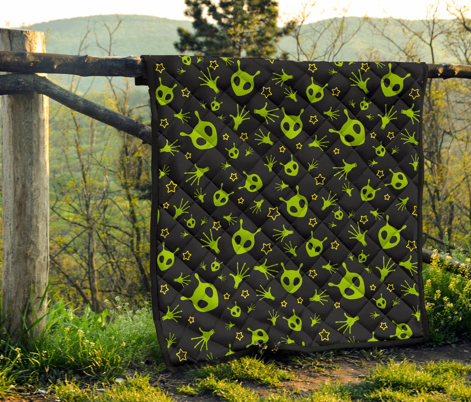 Alien Pattern Print Design 02 Premium Quilt