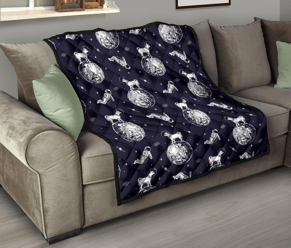 Chihuahua Space Helmet. Astronaut Pattern Premium Quilt