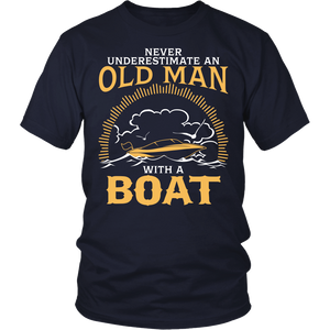 Shirt-Never Underestimate an Old Man With a Boat ccnc006 bt0003