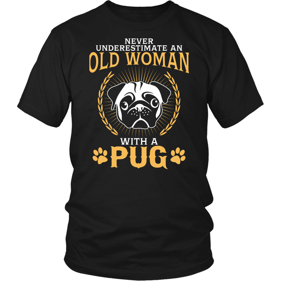 Shirt-Never Underestimate an Old Woman With a Pug ccnc003 dg0042