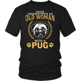 Shirt-Never Underestimate an Old Woman With a Pug ccnc003 dg0042