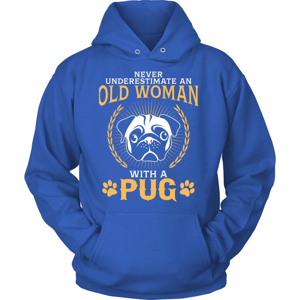 Shirt-Never Underestimate an Old Woman With a Pug ccnc003 dg0042