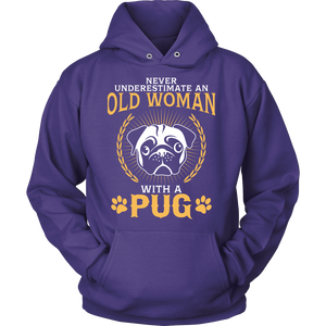 Shirt-Never Underestimate an Old Woman With a Pug ccnc003 dg0042