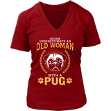 Shirt-Never Underestimate an Old Woman With a Pug ccnc003 dg0042